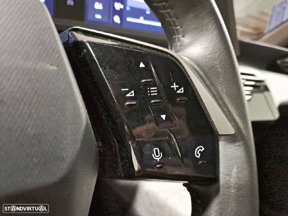 Peugeot 5008 1.2 Hybrid Allure e-DCS6 - 17