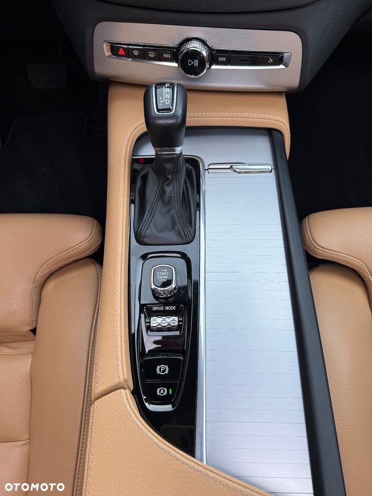 Volvo XC 90 T6 AWD Momentum Pro - 28