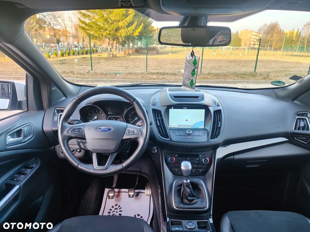 Ford Kuga 1.5 EcoBoost 2x4 ST-Line - 9