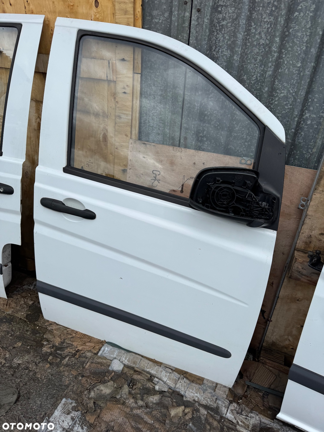 Mercedes vito 639 biały białe   Zderzak tył tylni Drzwi przednie prawe lewe ładne bez rdzy -500 sztuka   Drzwi przesuwne kompletne 850 sztuka   Szybka wysyłka  Drzwi boczne drzwi przesuwne prawe lewe - 4