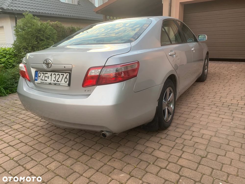 Toyota Camry 2.4 XLE - 11