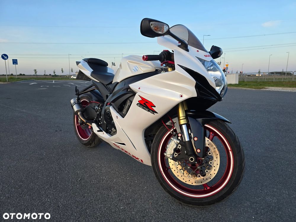Suzuki GSX-R - 25