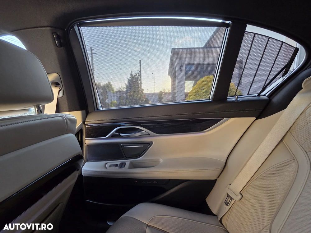 BMW Seria 7 740d xDrive MHEV - 13