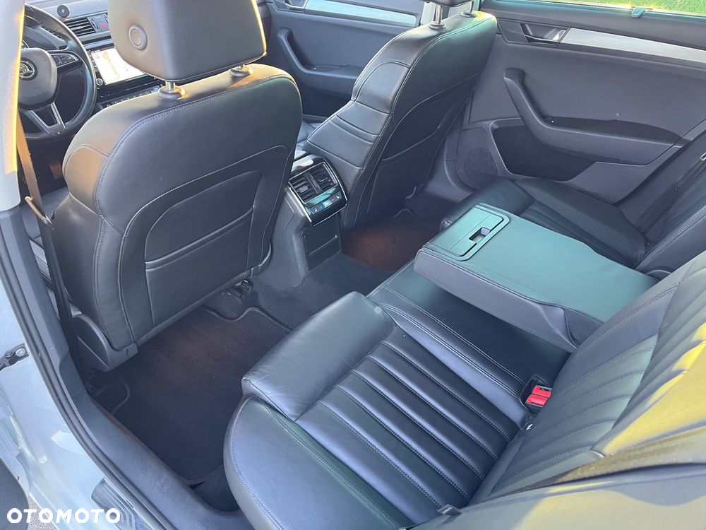 Skoda Superb 2.0 TDI Premium Edition - 23