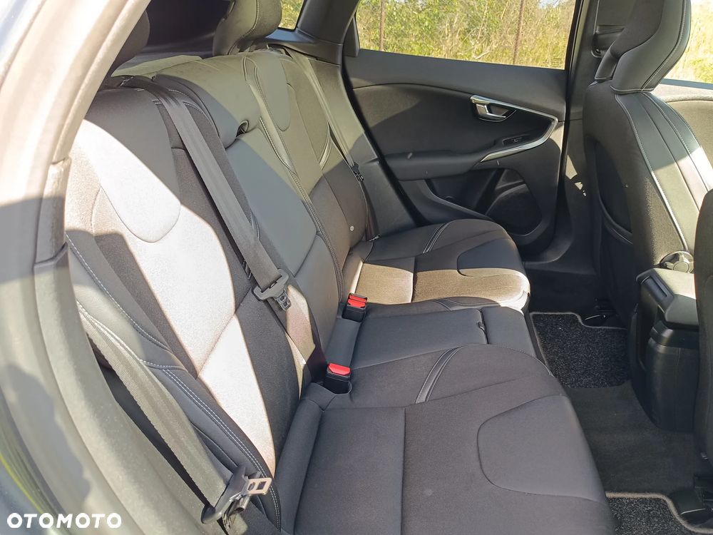 Volvo V40 D2 Momentum - 14