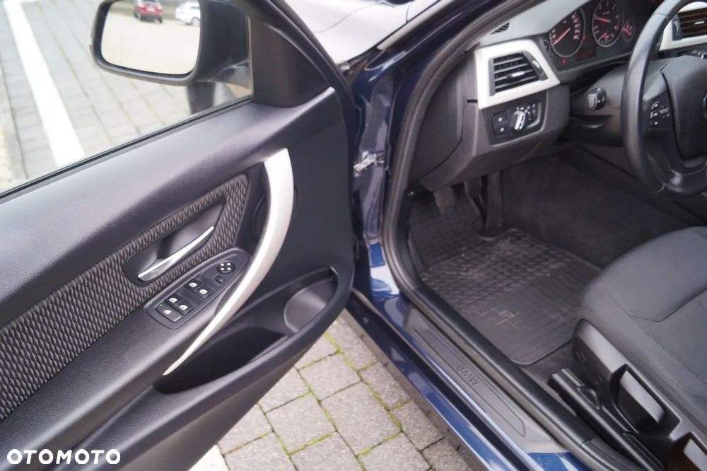 BMW Seria 3 318d DPF Edition Exclusive - 14