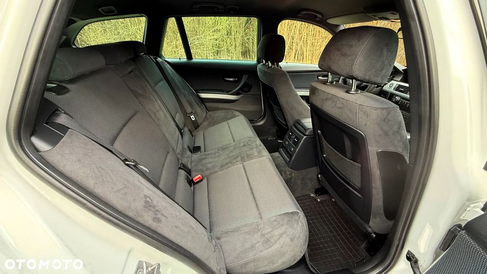 BMW Seria 3 318i Edition Sport - 18