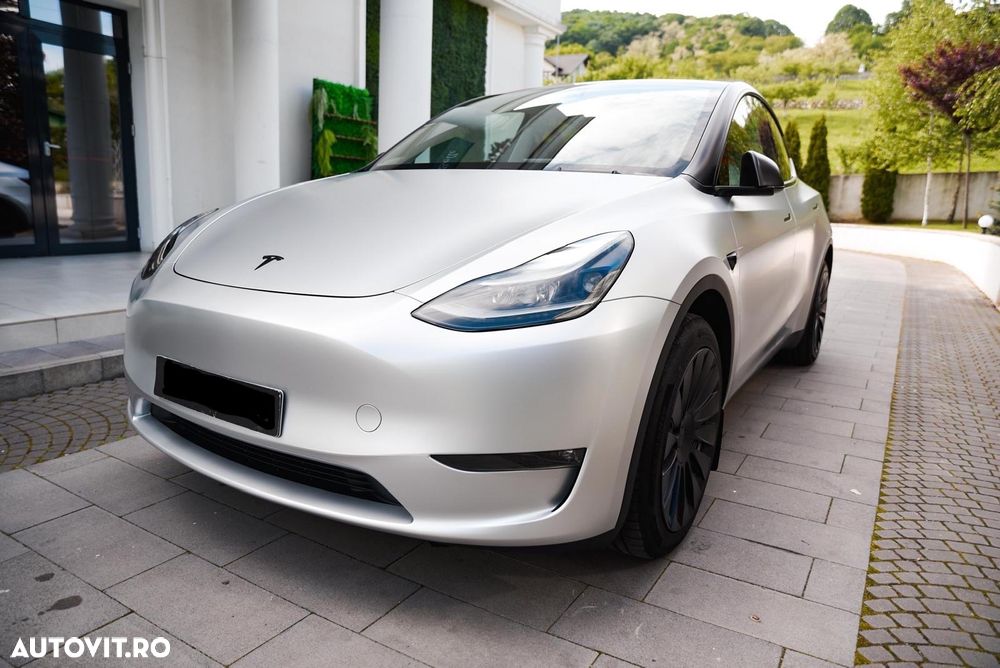 Tesla Model Y - 3