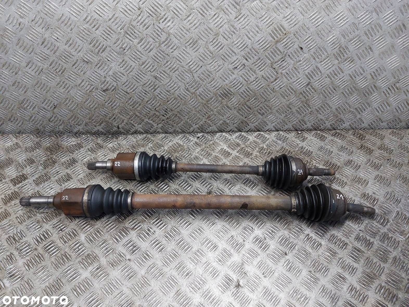 PÓŁOŚ LEWY PRZÓD + PRAWY PRZÓD PEUGEOT 207 I 1.4 16V - 1