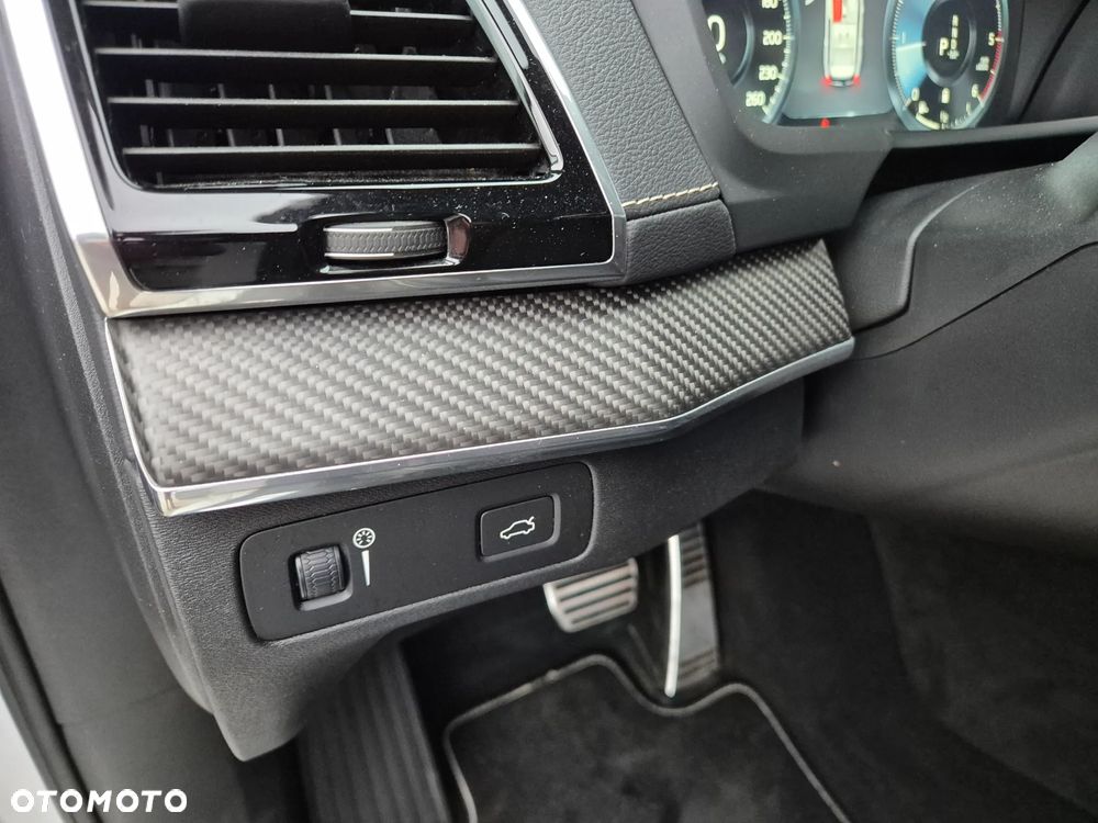 Volvo XC 90 B5 D AWD R-Design - 21