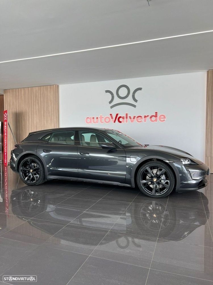 Porsche Taycan Cross Turismo 4 - 6