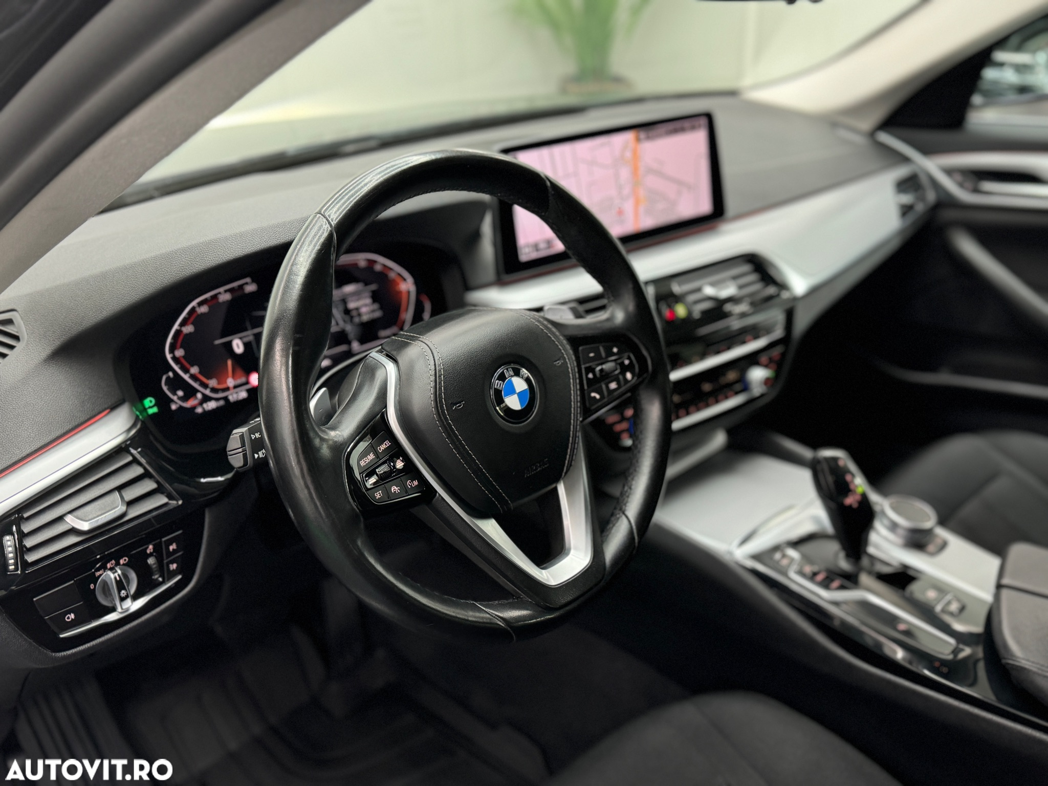 BMW Seria 5 530i xDrive AT MHEV - 10