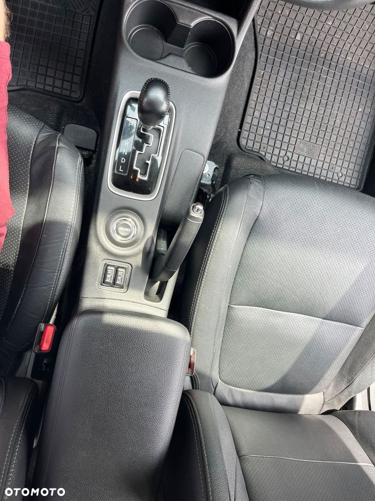 Mitsubishi Outlander 2.0 Instyle Navi 4WD CVT - 8