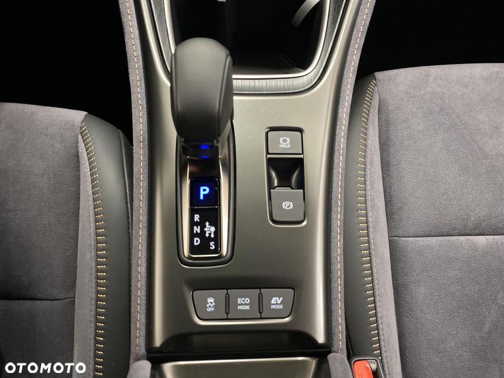 Lexus LBX 1.5 Hybrid Cool AWD - 19