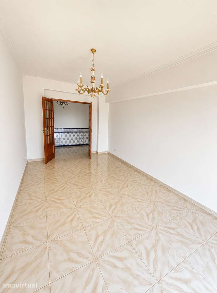 Viva no Centro de Loures – T2 com Varandas e Garagem - Grande imagem: 2/20