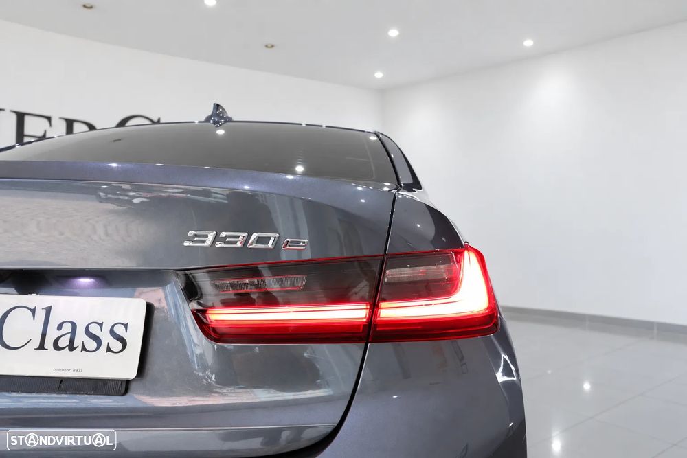BMW 330 e Auto - 11