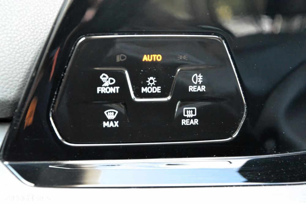 Volkswagen Golf 1.5 eTSI EVO Style DSG - 19