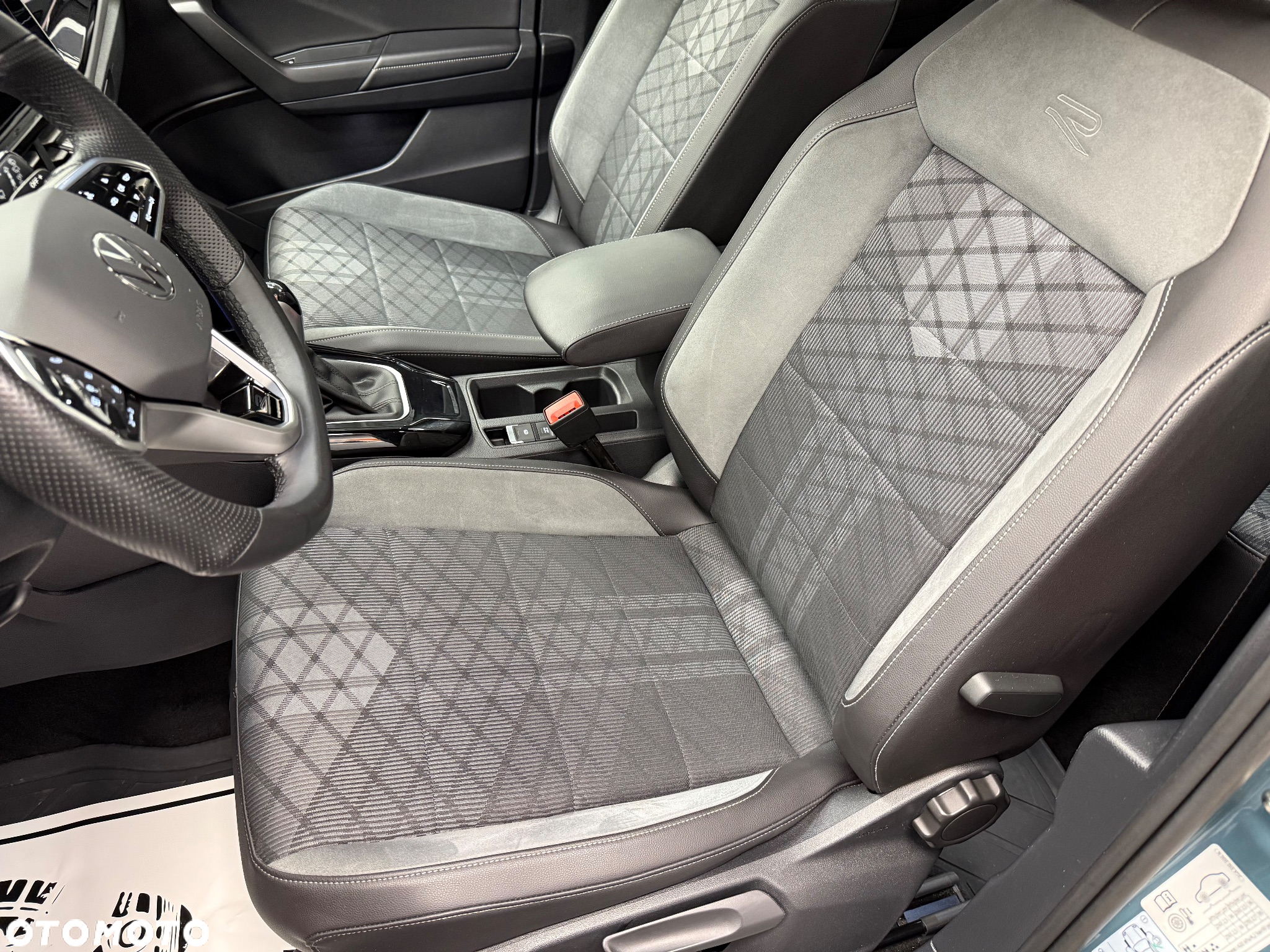 Volkswagen T-Roc 1.5 TSI R-Line DSG - 18