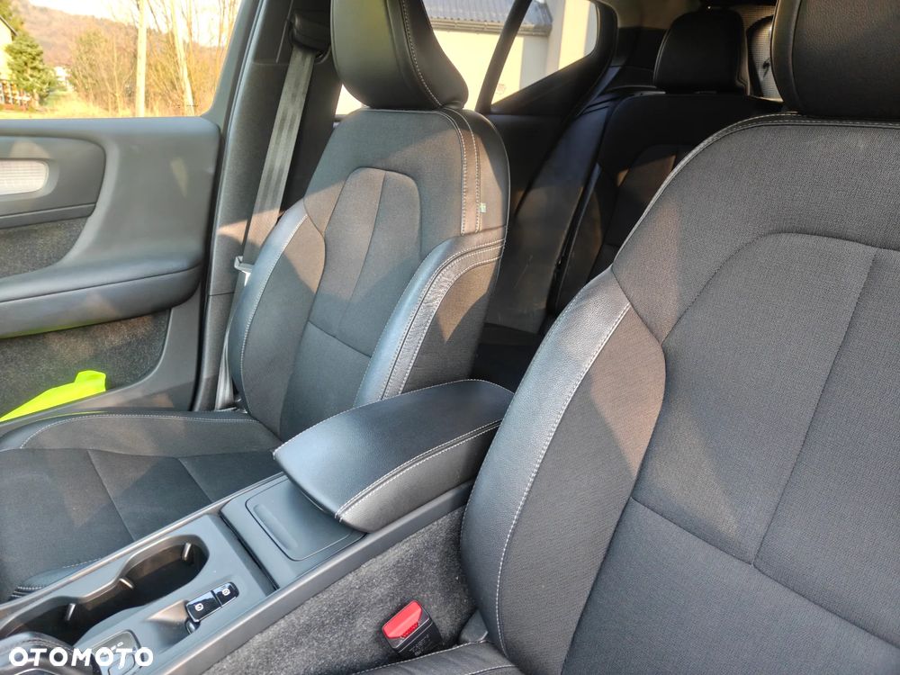 Volvo XC 40 T4 AWD Geartronic Momentum Pro - 17