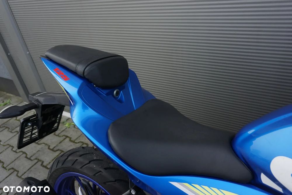 Suzuki GSX - 11
