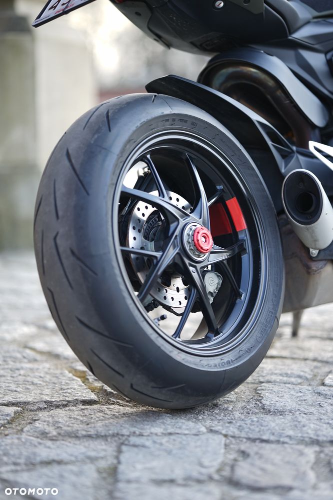 Ducati Streetfighter V2 - 11