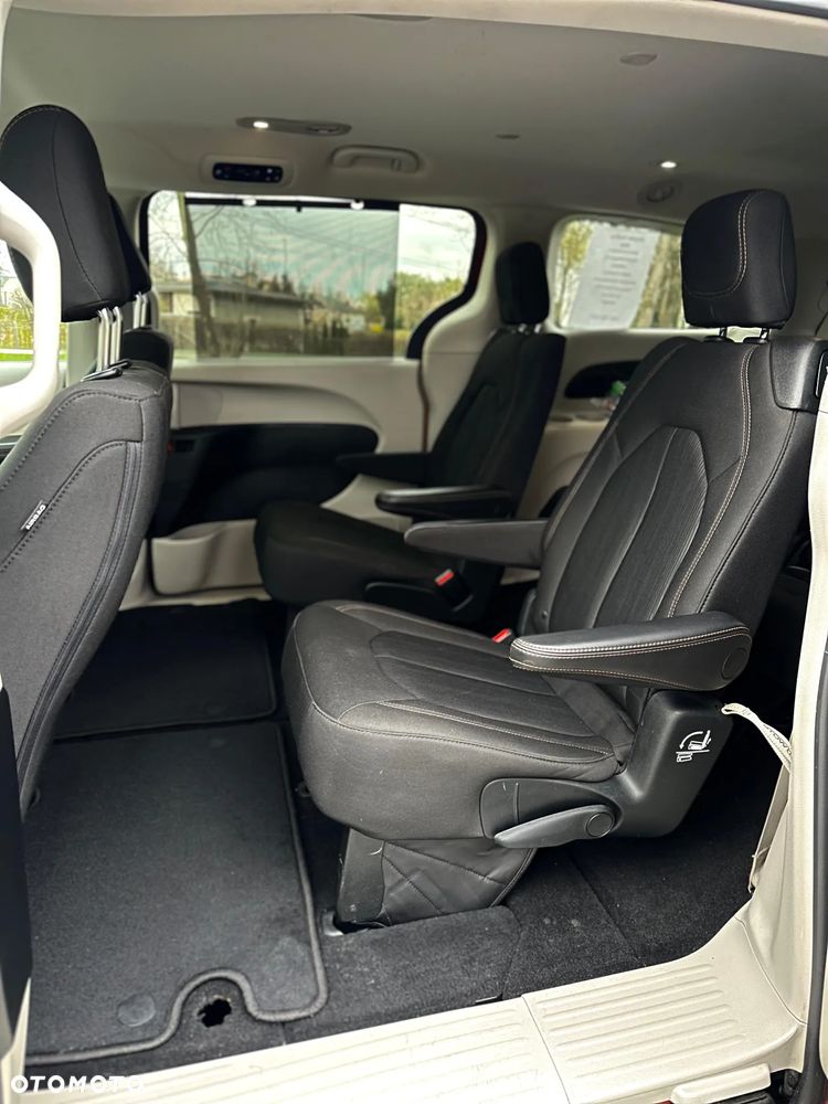 Chrysler Pacifica - 6