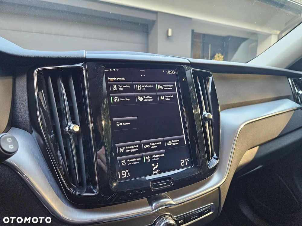 Volvo XC 60 D4 Momentum Pro - 39