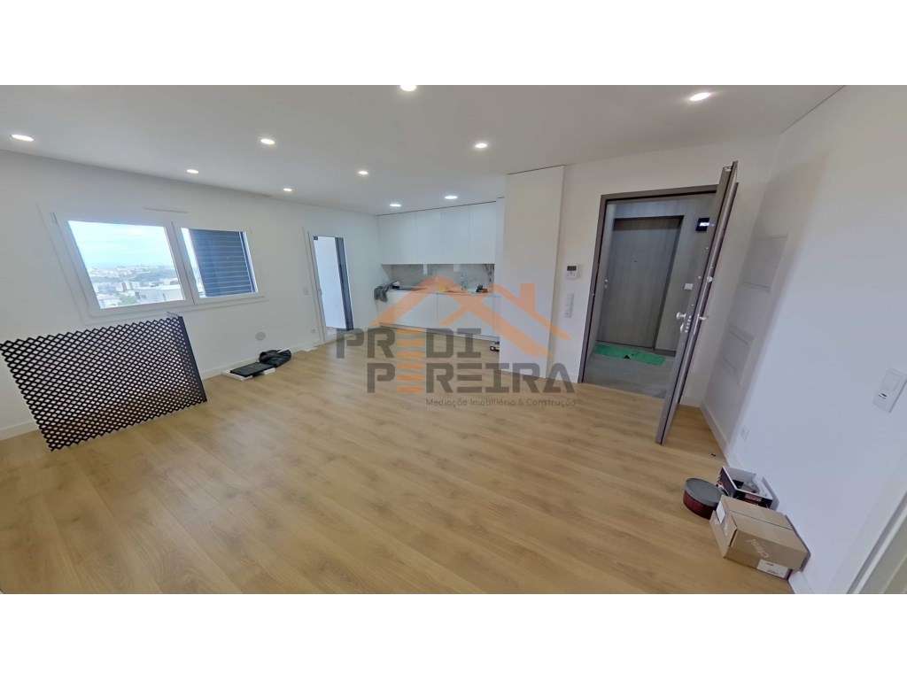 Apartamento T3, localizado em Santo António dos Cavaleiros. - Grande imagem: 2/26