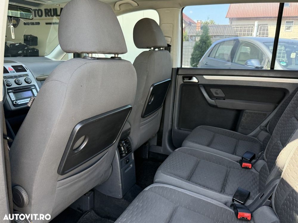 Volkswagen Touran - 9