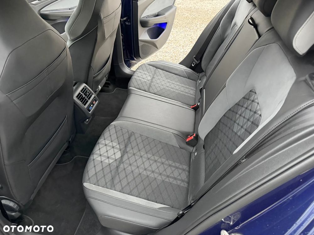 Volkswagen Golf 1.5 eTSI OPF DSG R-Line - 9