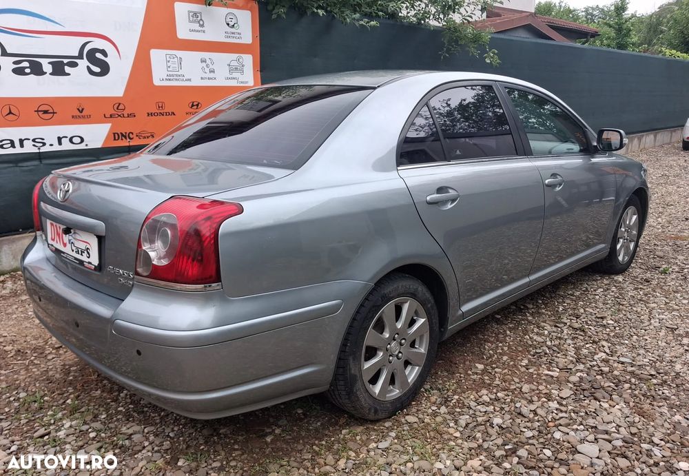 Toyota Avensis 2.0 D-4D Executive - 4