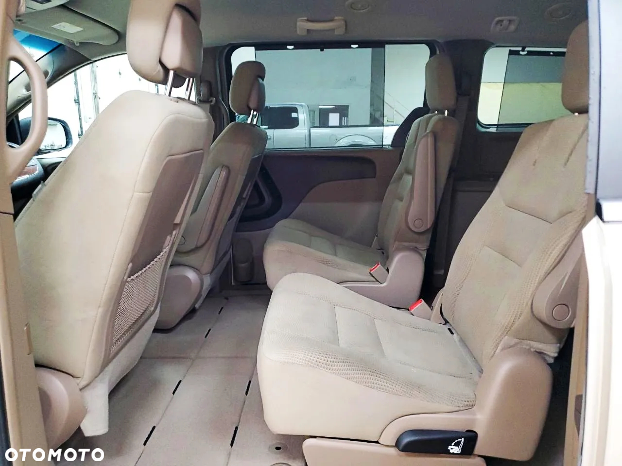 Chrysler Town & Country 3.6 Limited - 11