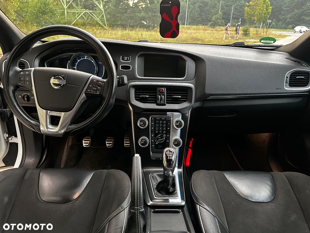 Volvo V40 D2 R-Design - 10