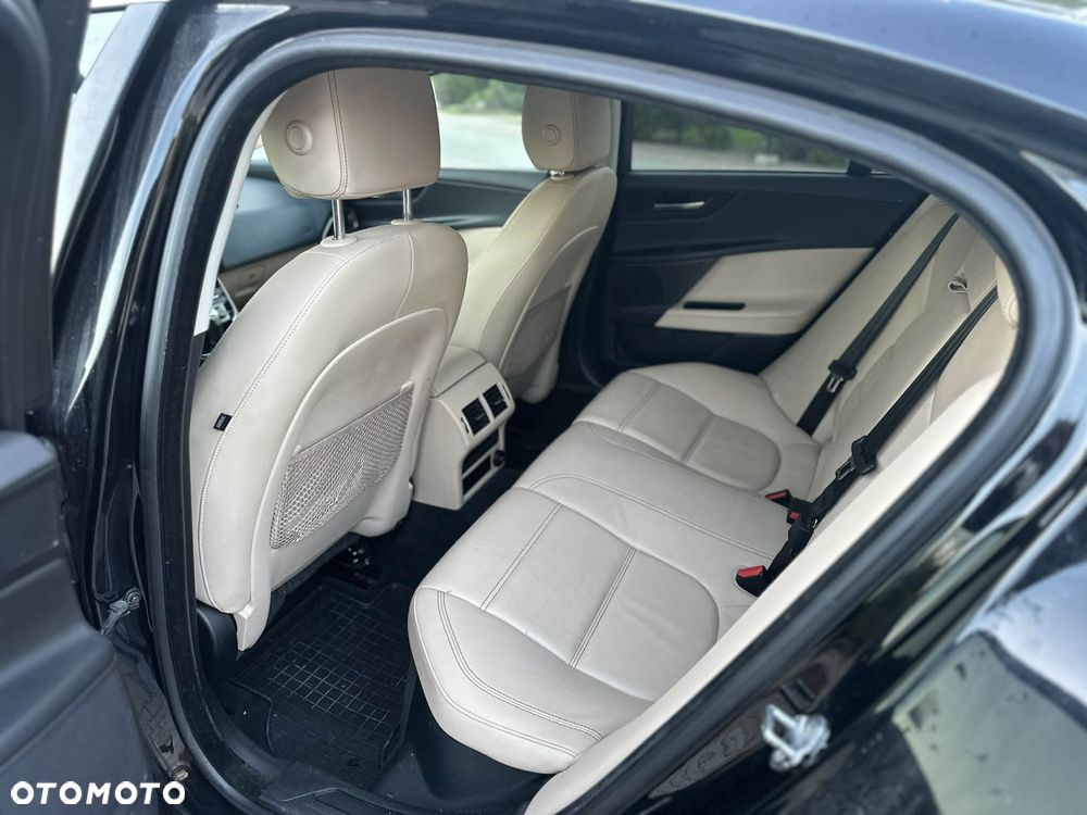 Jaguar XE E-Performance Pure - 7