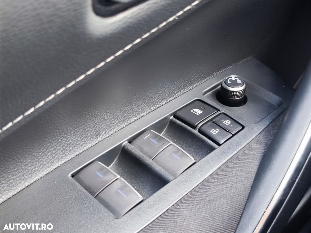 Toyota Corolla 1.8 HSD Business - 29