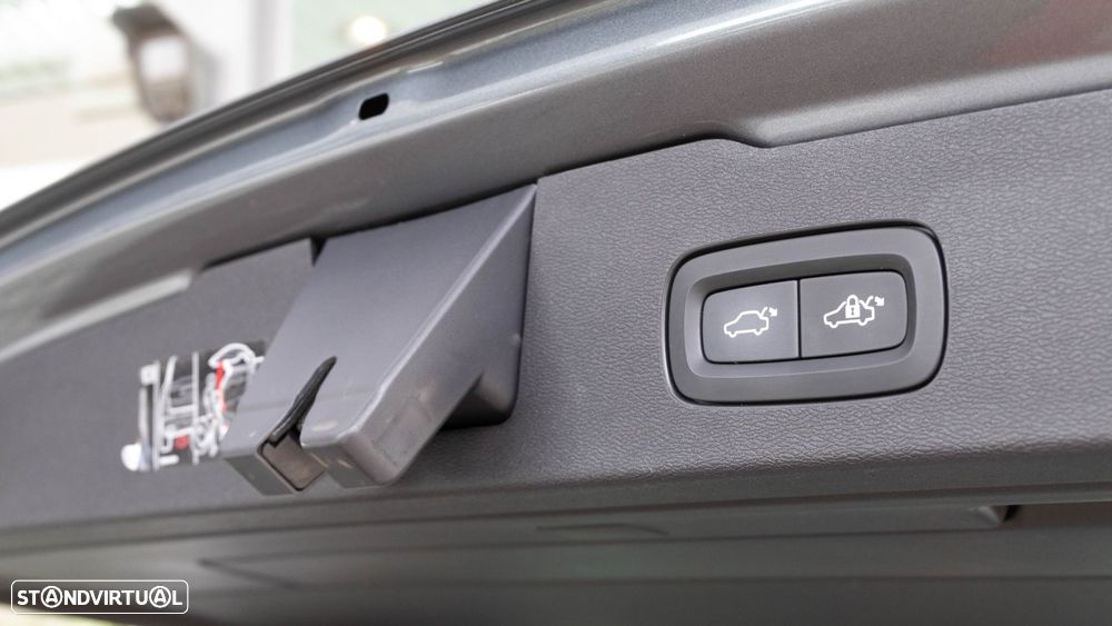 Volvo V60 2.0 D4 Momentum Plus Geartronic - 11