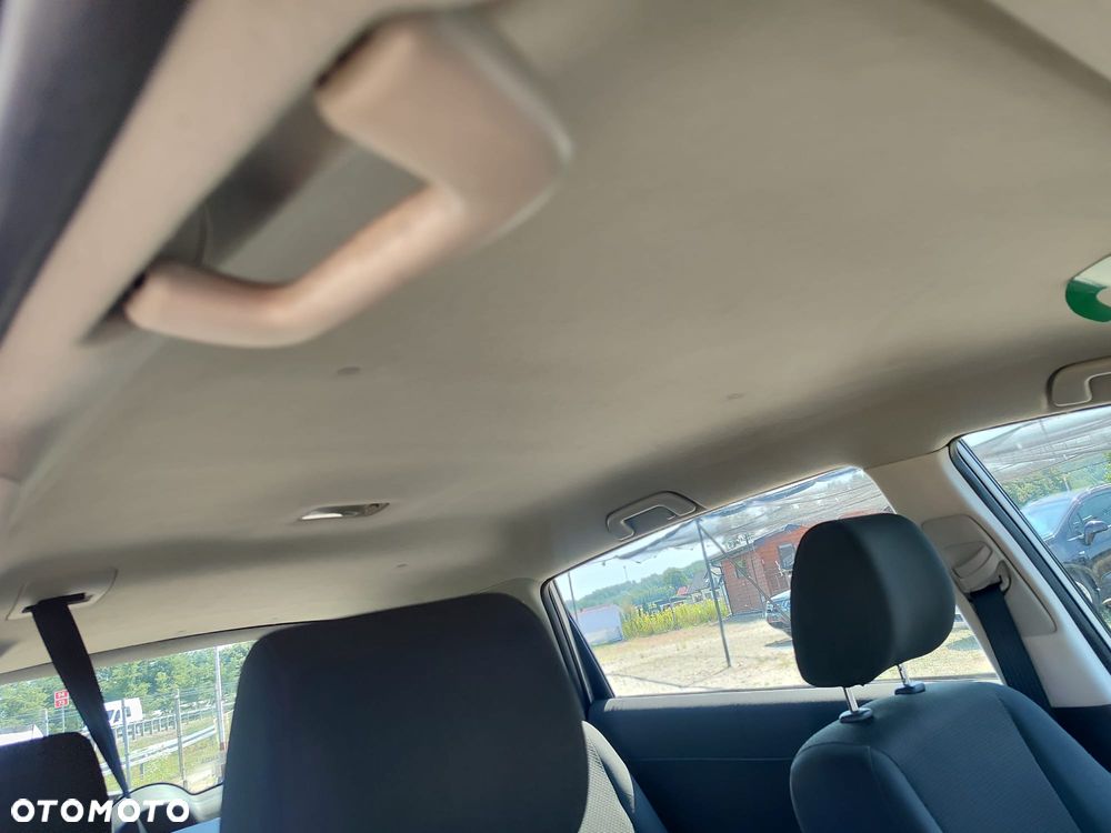 Toyota Corolla Verso - 25