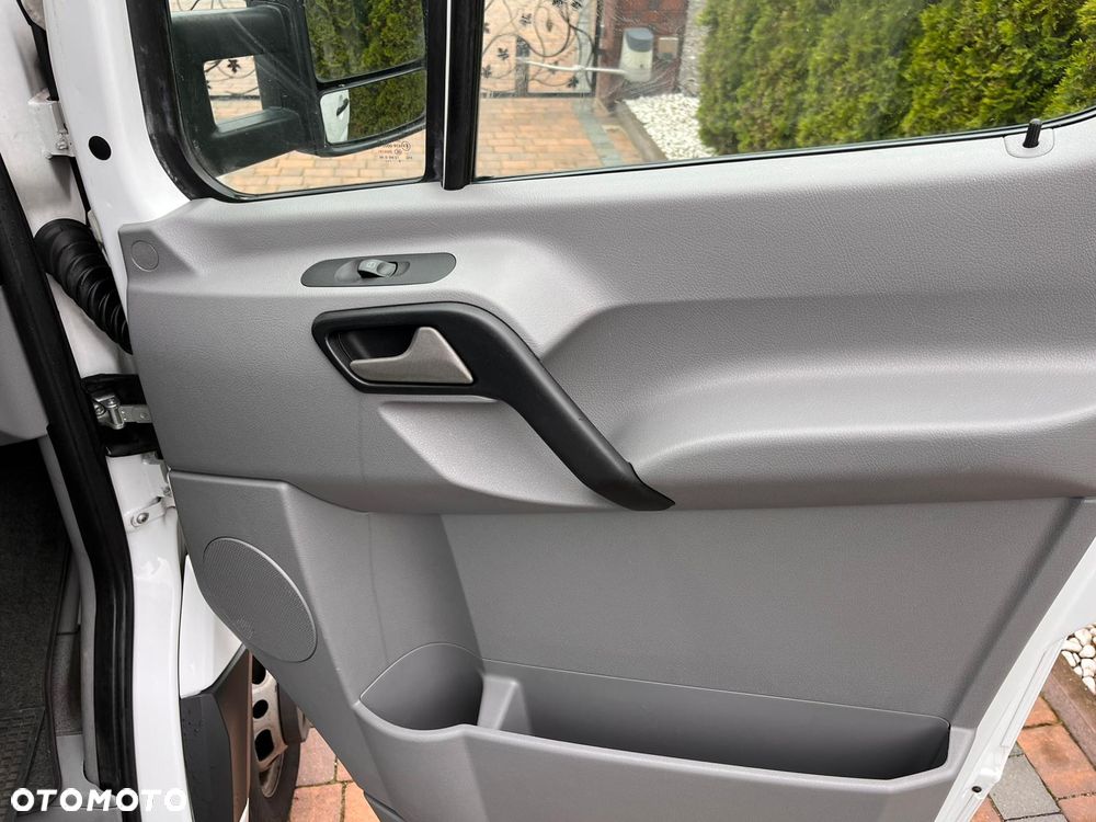 Mercedes-Benz Sprinter - 14