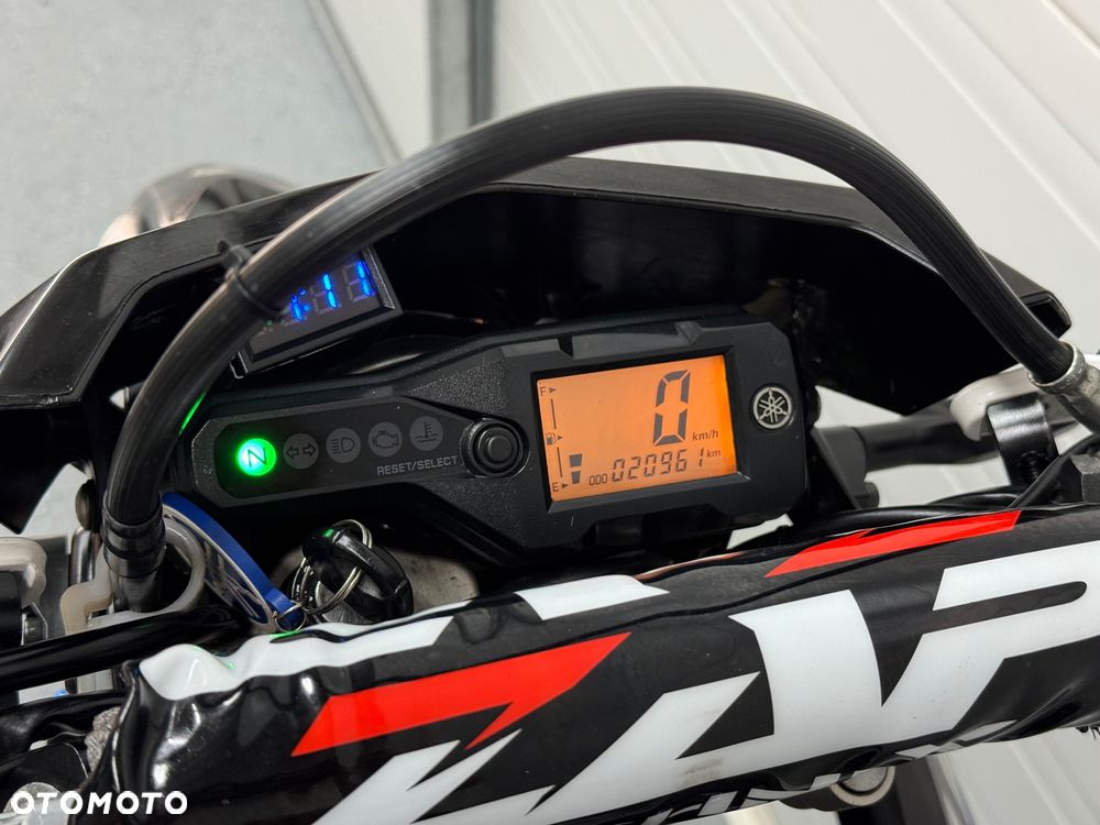 Yamaha WR - 27