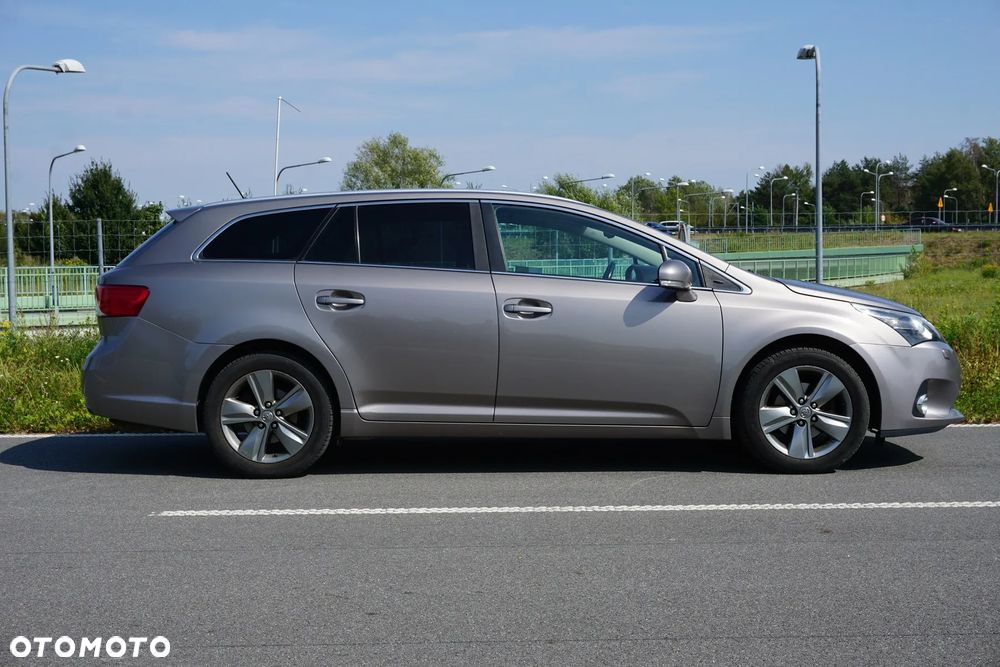 Toyota Avensis 1.8 Style - 9