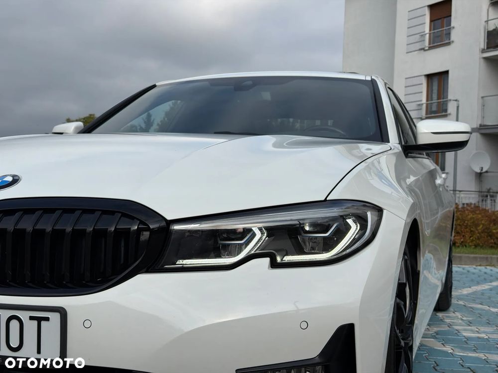BMW Seria 3 330i Sport Line sport - 24