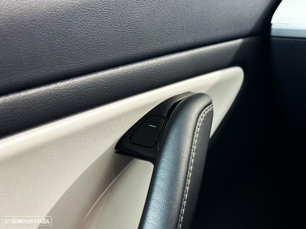 Tesla Model 3 Long-Range Dual Motor AWD - 46