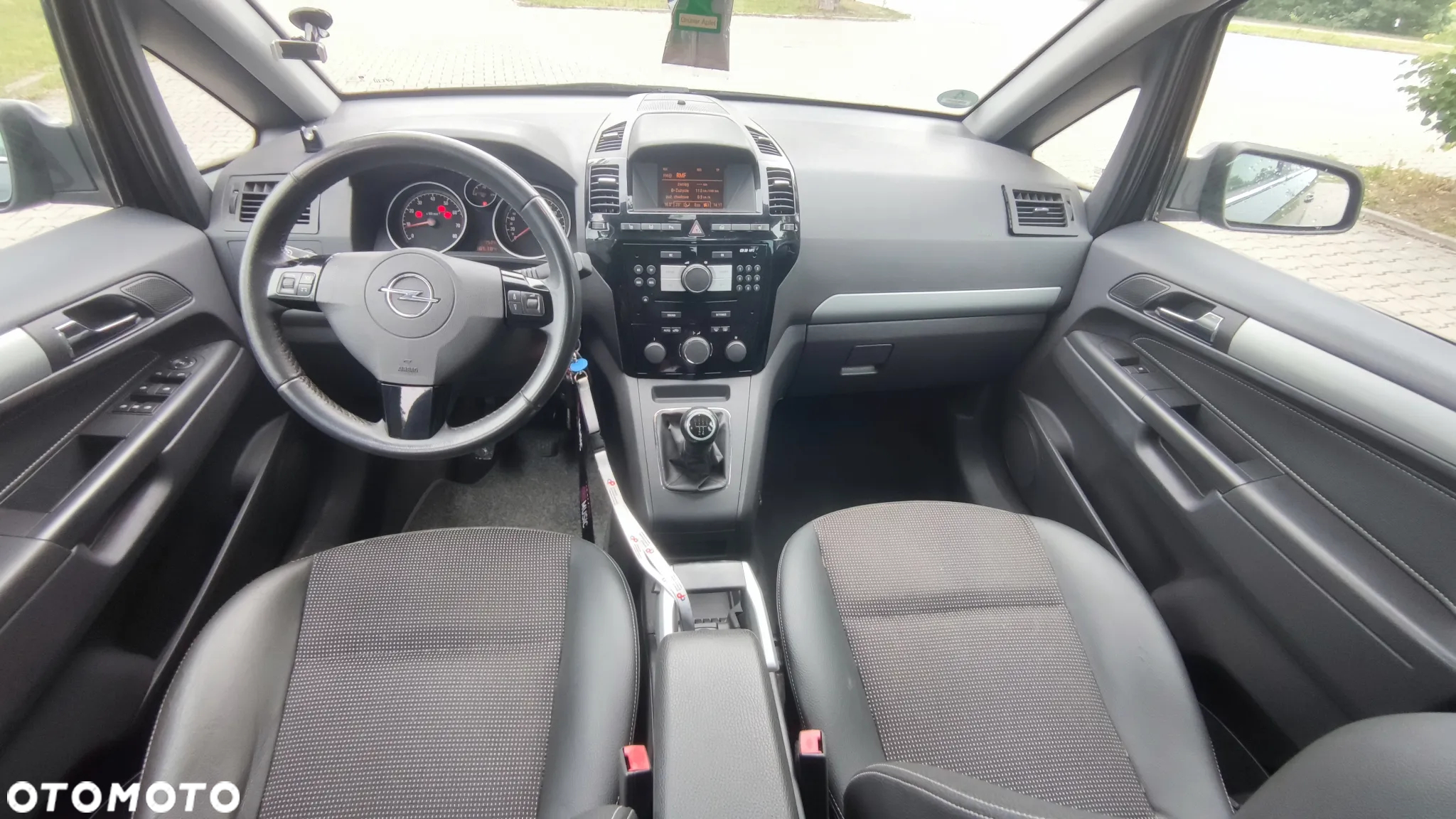Opel Zafira 1.8 Cosmo - 8