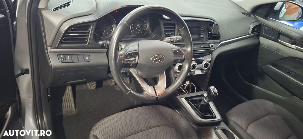 Hyundai Elantra 1.6 MPi Comfort - 2