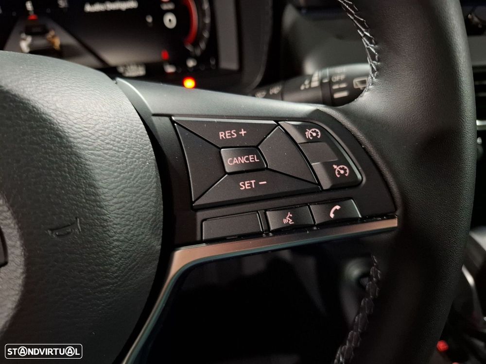 Nissan Juke 1.6 Hybrid N-Connecta — fotografia 17