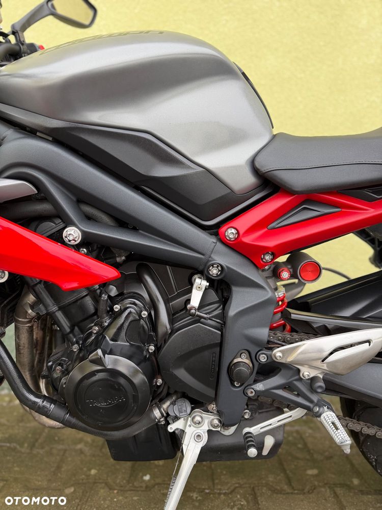 Triumph Street Triple - 25