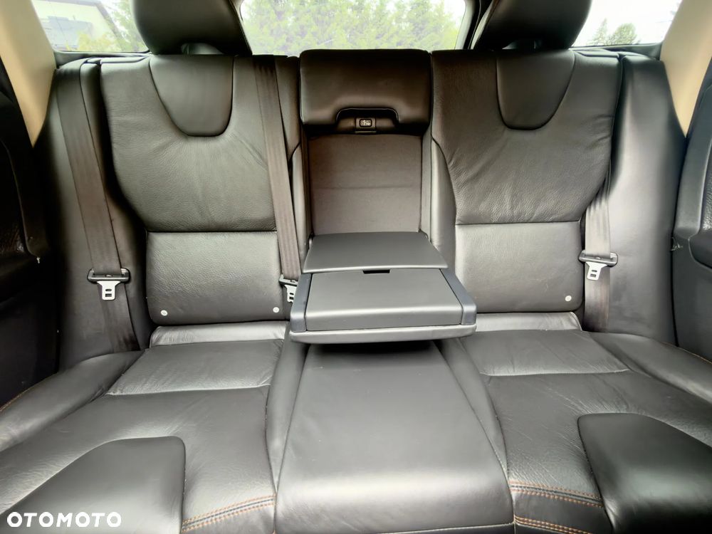 Volvo XC 60 T6 AWD RDesign - 23