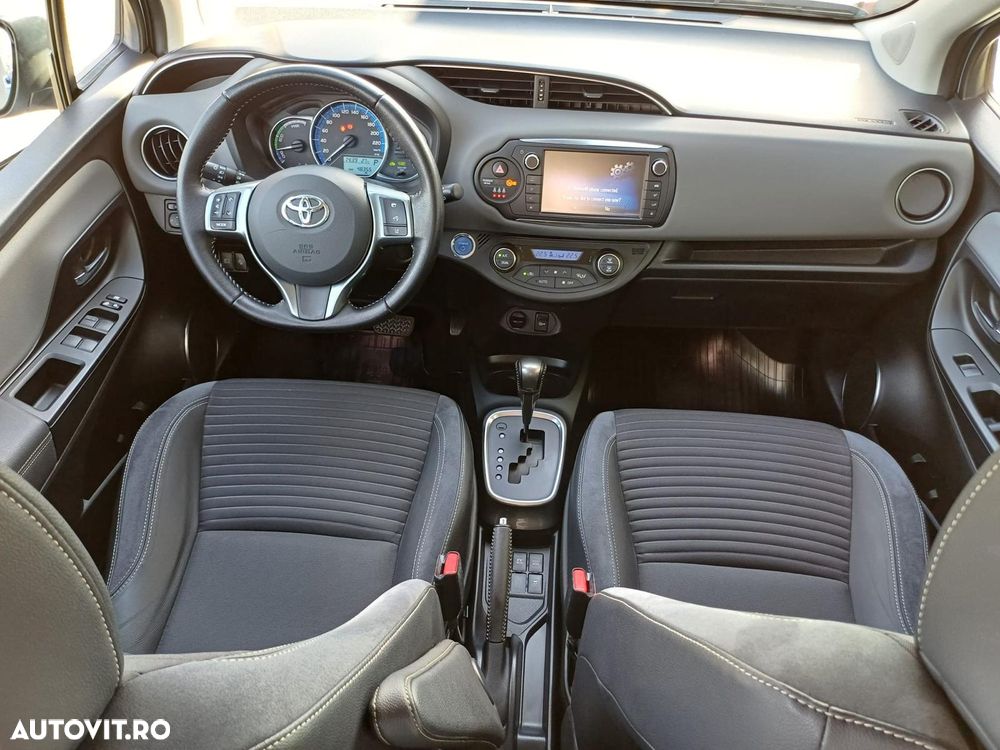 Toyota Yaris 1.5 VVT-i HSD Luna - 21