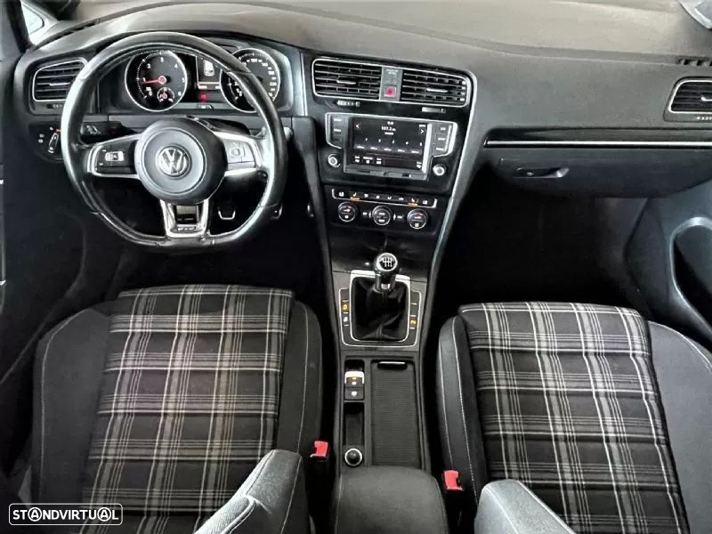 VW Golf - 23