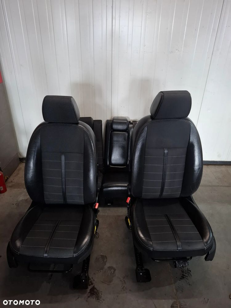 Fotele przód kanapa tył Ford Kuga Mk1 półskóra 2012 rok brak poduszek w fotelach - 1